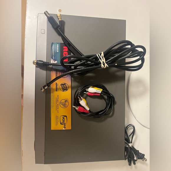 RCA VCR VR555 Tested & Works No Remote VHS Player Recorder 4 Head AV Cable - Picture 10 of 10